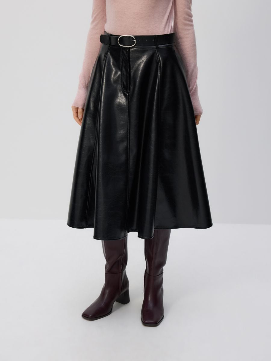 חצאית דמוי עור עם חגורה main product photo