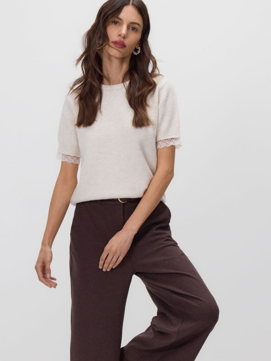 סריג שרוולים קצרים עם גימור תחרה main product photo