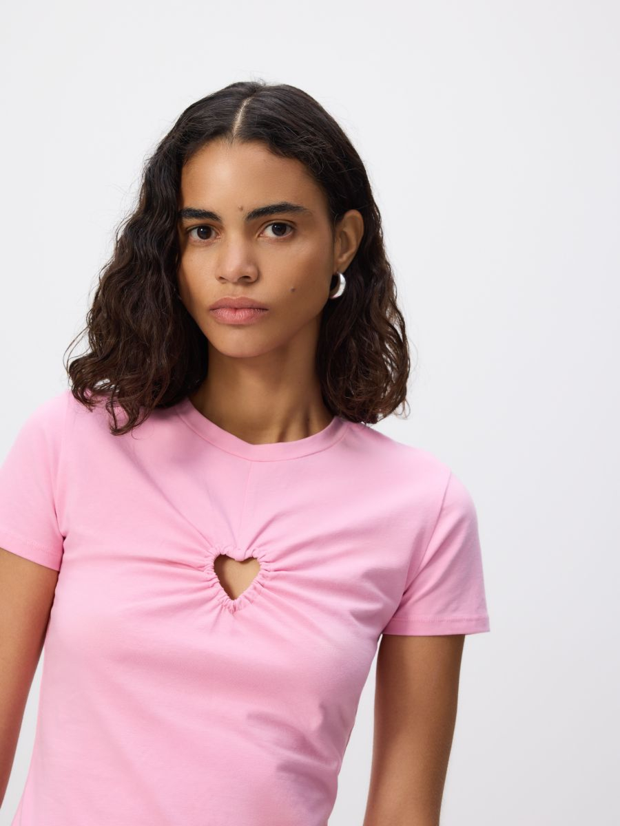 טי שירט עם חיתוך main product photo