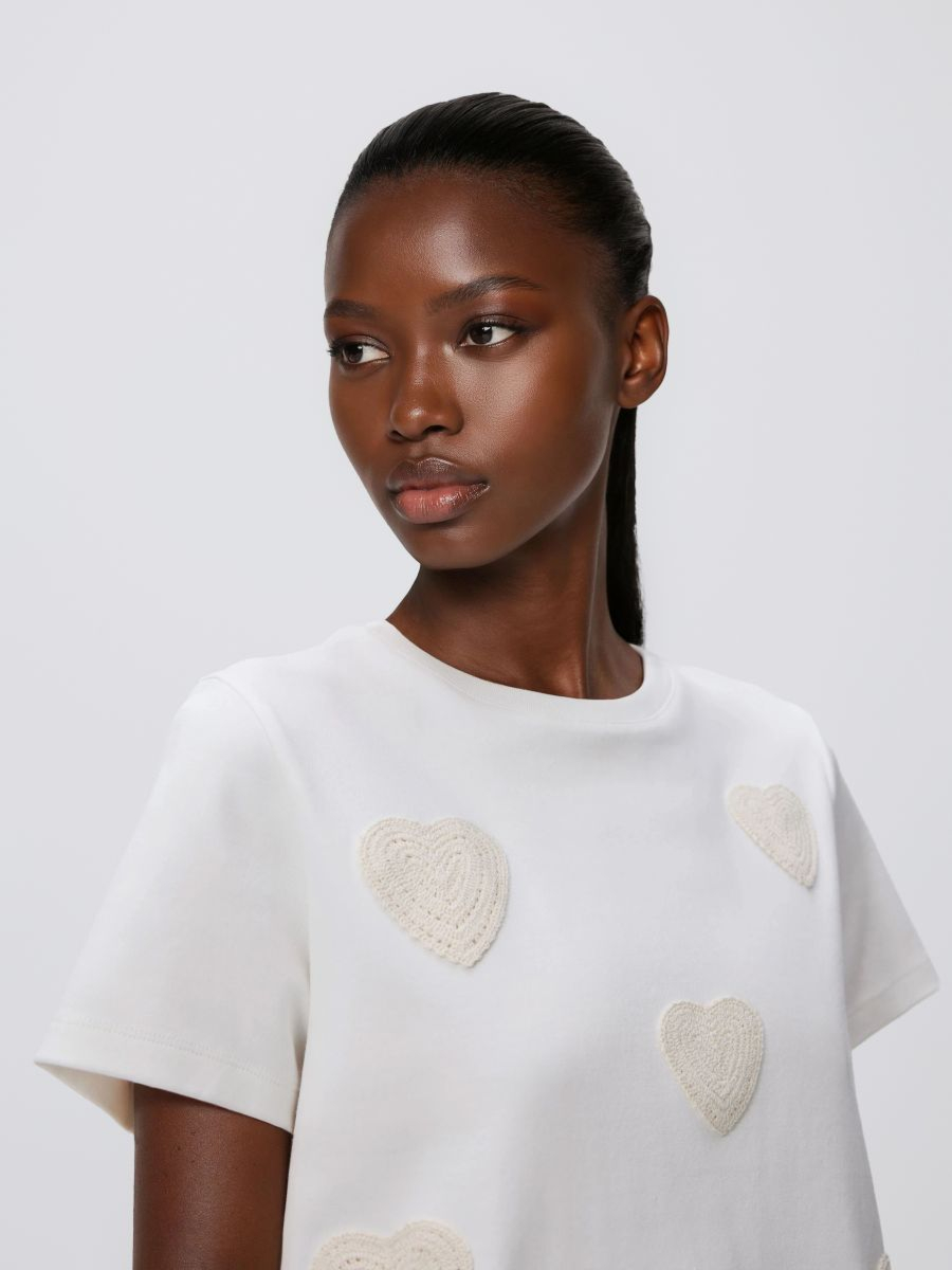 טי שירט עם רקמה main product photo