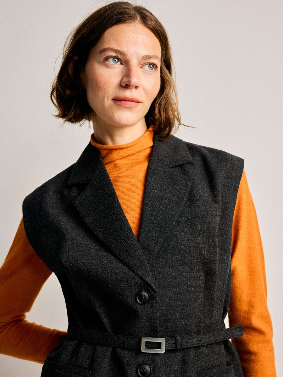 וסט עם חגורה main product photo