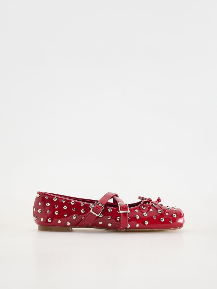 נעלי בובה עם עיטורי מתכת ופפיונים main product photo