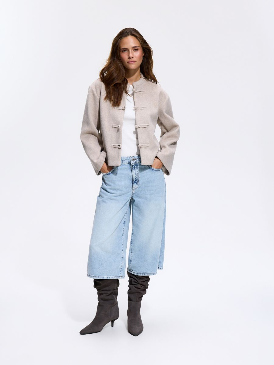 ג'קט עם סגירה מעוצבת main product photo