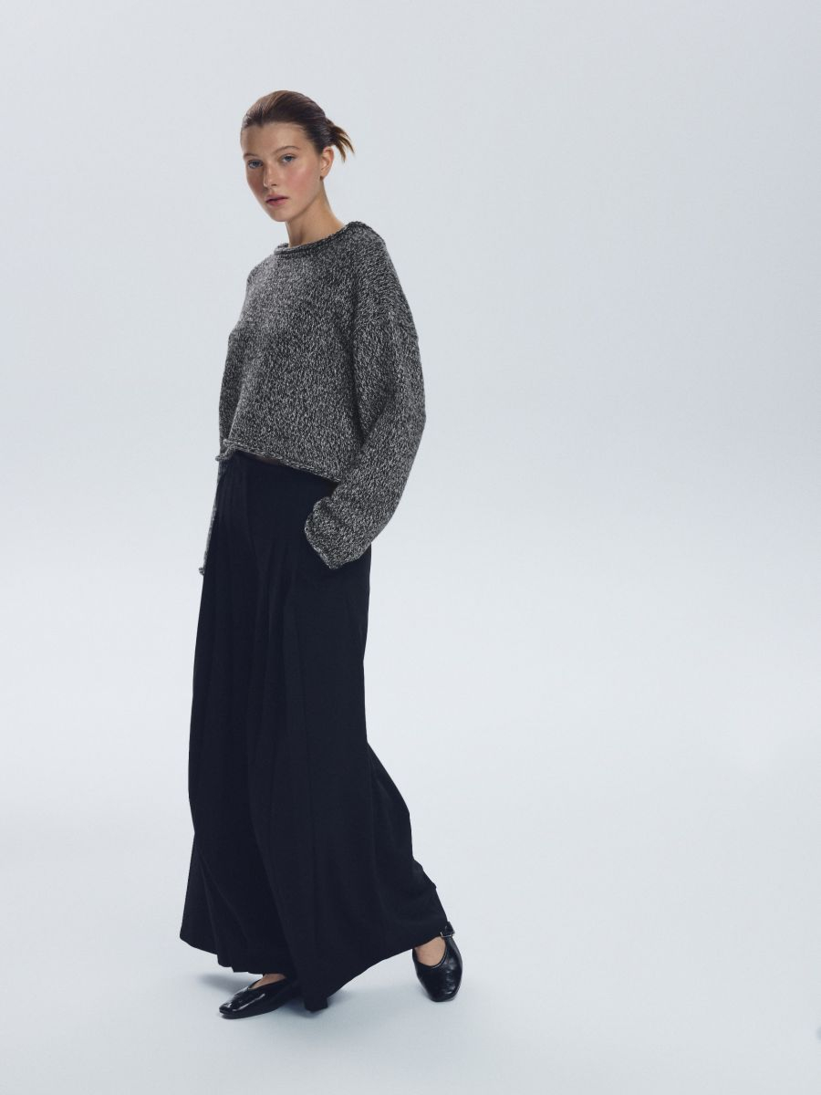 סוודר עם קשירה בגב main product photo