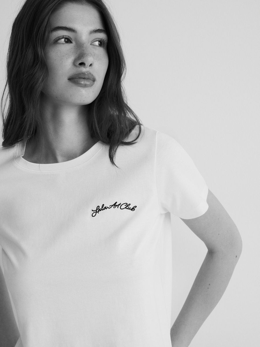 חולצת טי עם רקמה main product photo