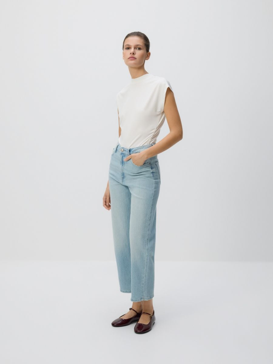 ג'ינס בגזרת Striaght