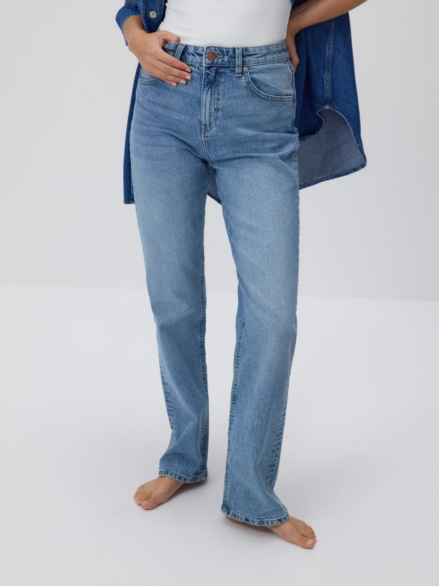 ג'ינס בגזרה ישרה main product photo