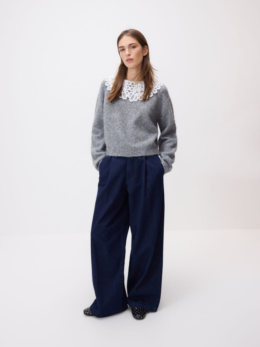 סוודר עם צווארון מעוצב main product photo