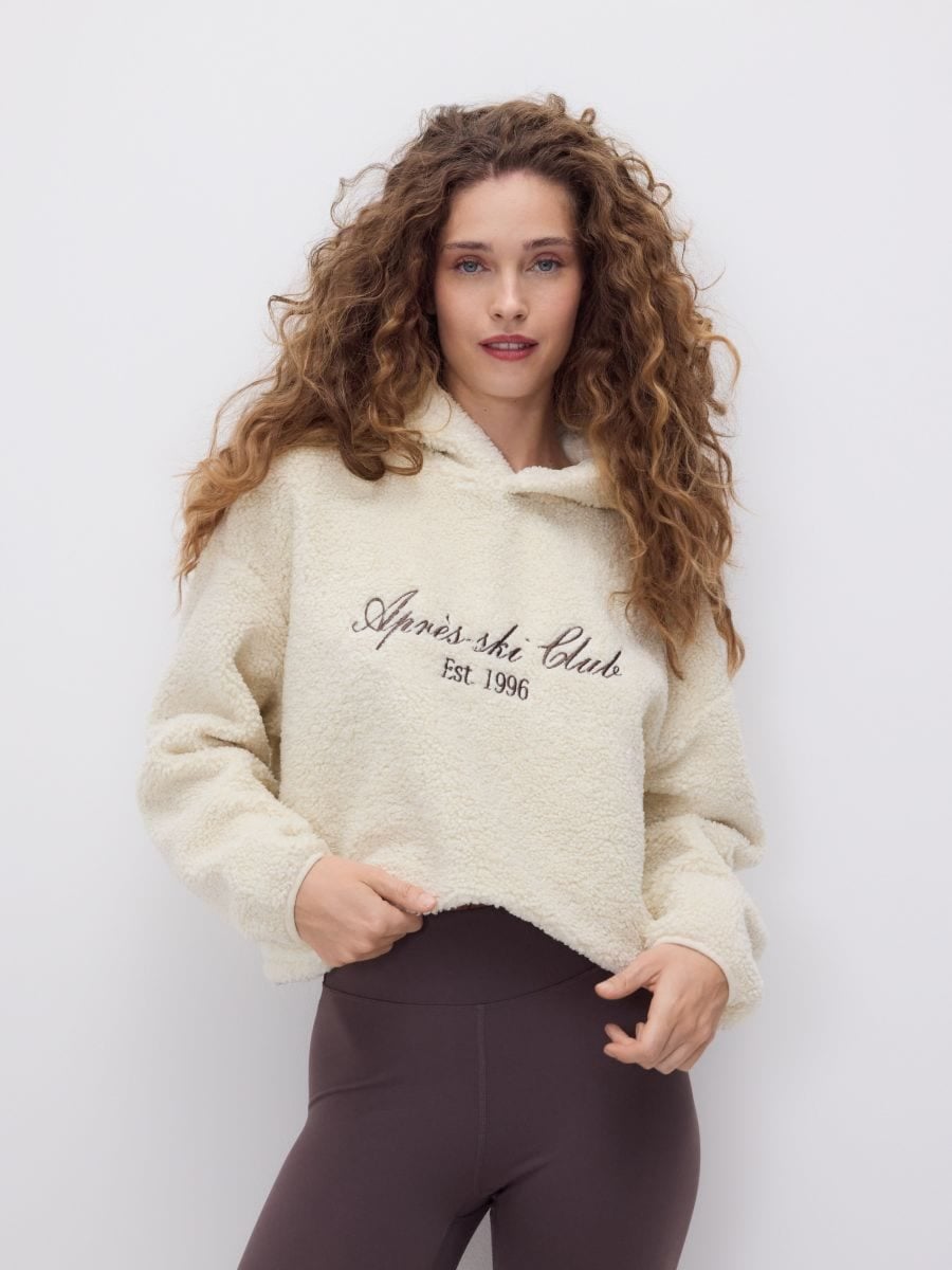 קפוצ'ון עם רקמה main product photo