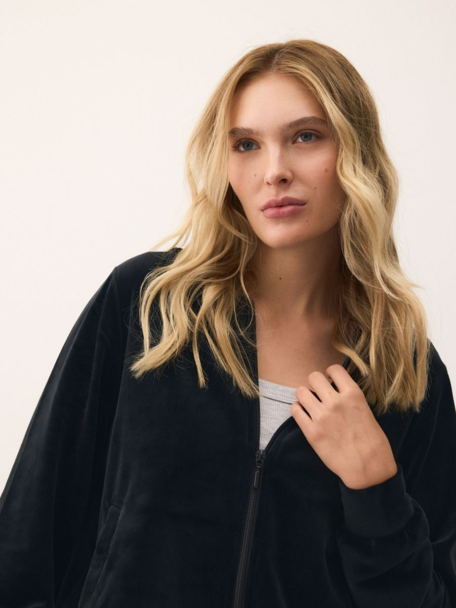 קפוצ'ון קטיפה עם רוכסן main product photo