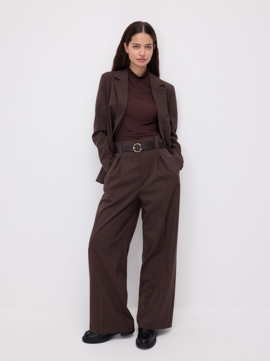 מכנסיים רחבים עם קפלים וחגורה main product photo