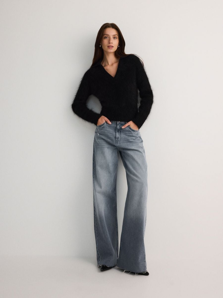 ג'ינס בגזרה רחבה עם קרעים main product photo