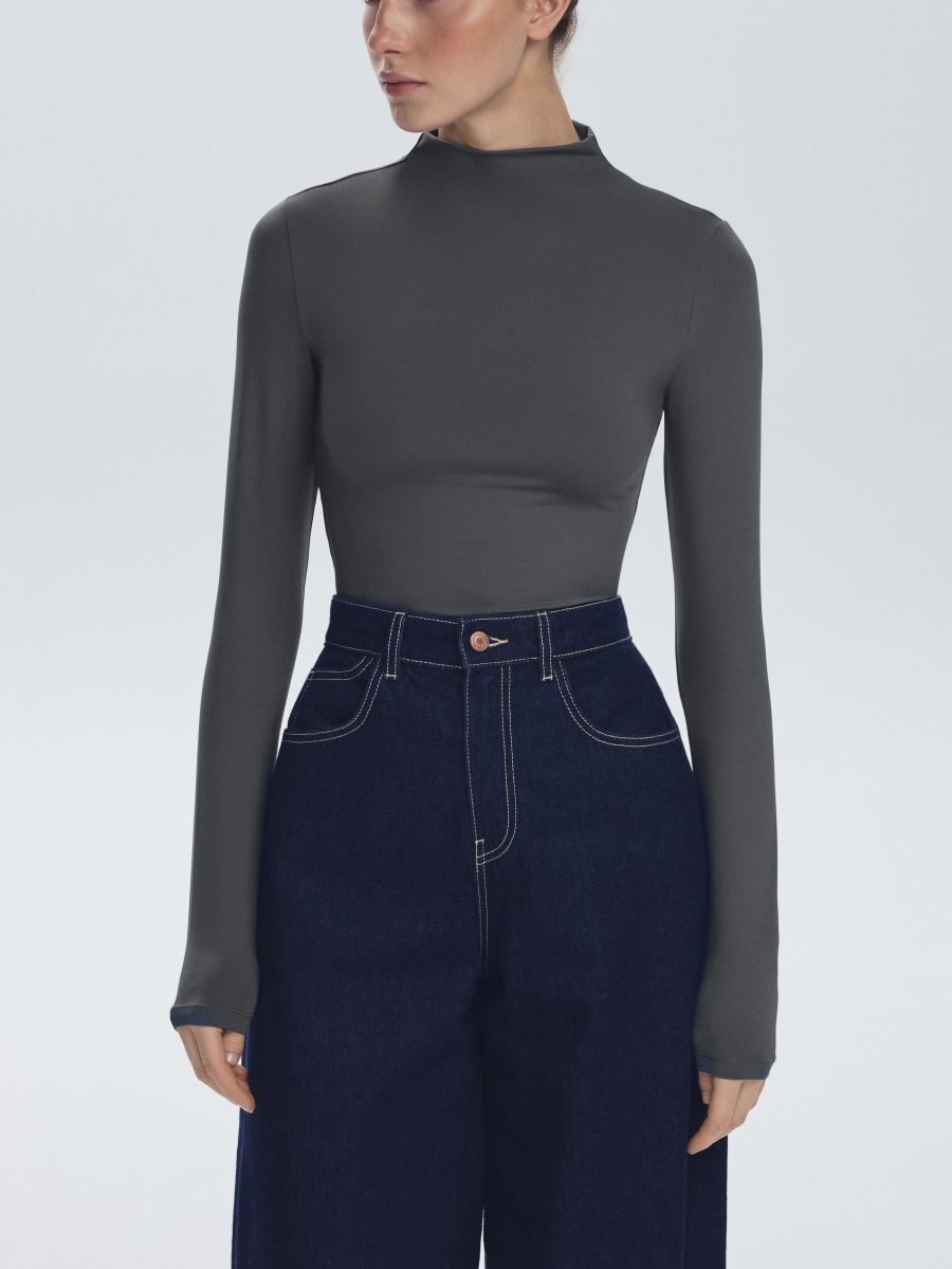 חולצת בייסיק עם צווארון גולף main product photo