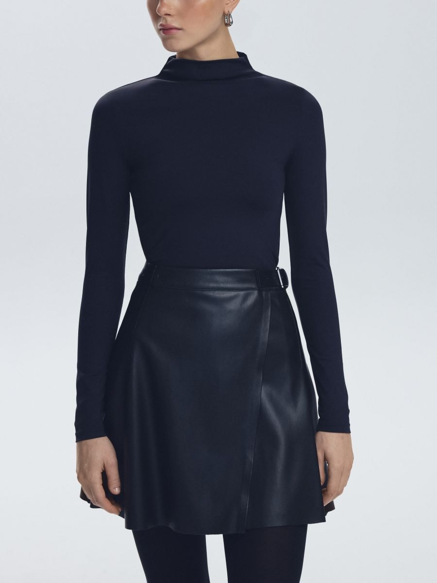 חולצת בייסיק עם צווארון גולף main product photo