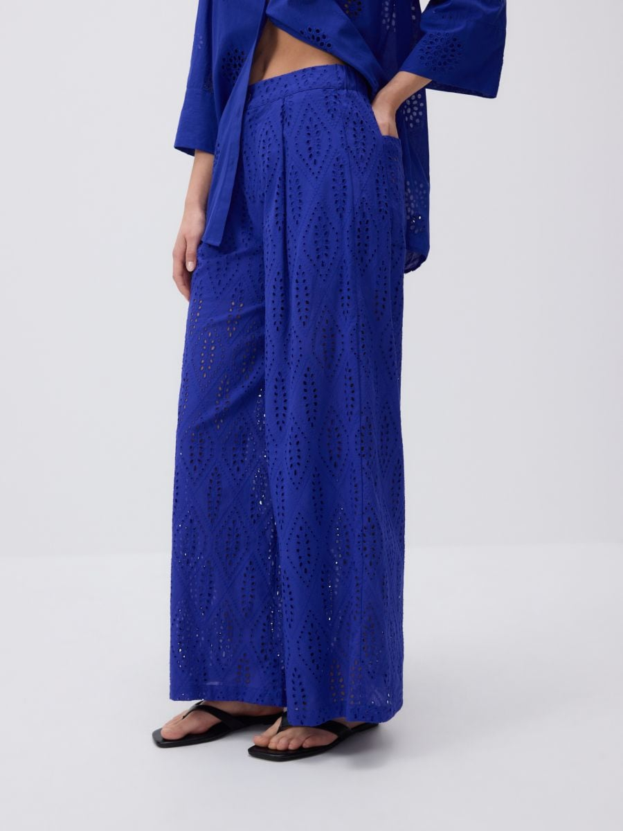 מכנסיים עם תחרה main product photo