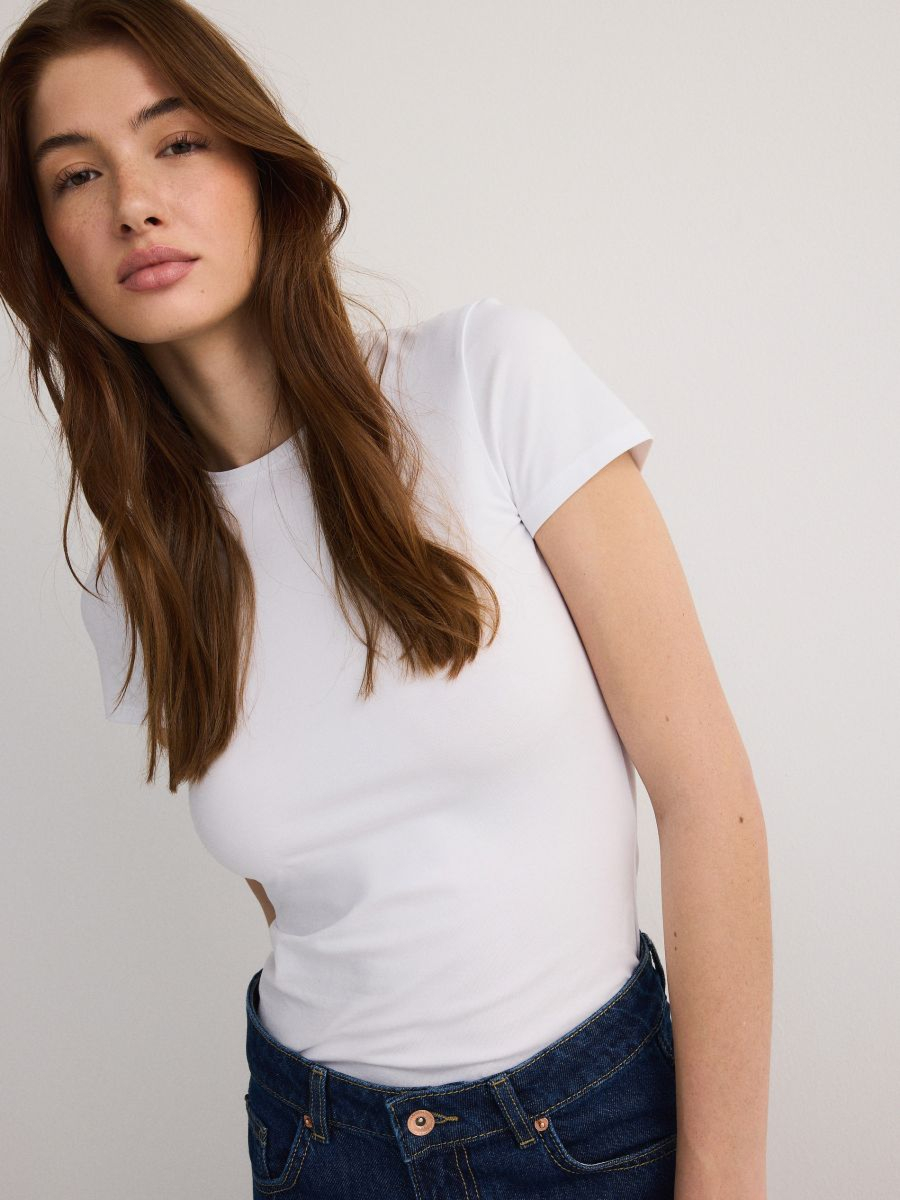 טי-שירט כותנה בגזרה צמודה. main product photo