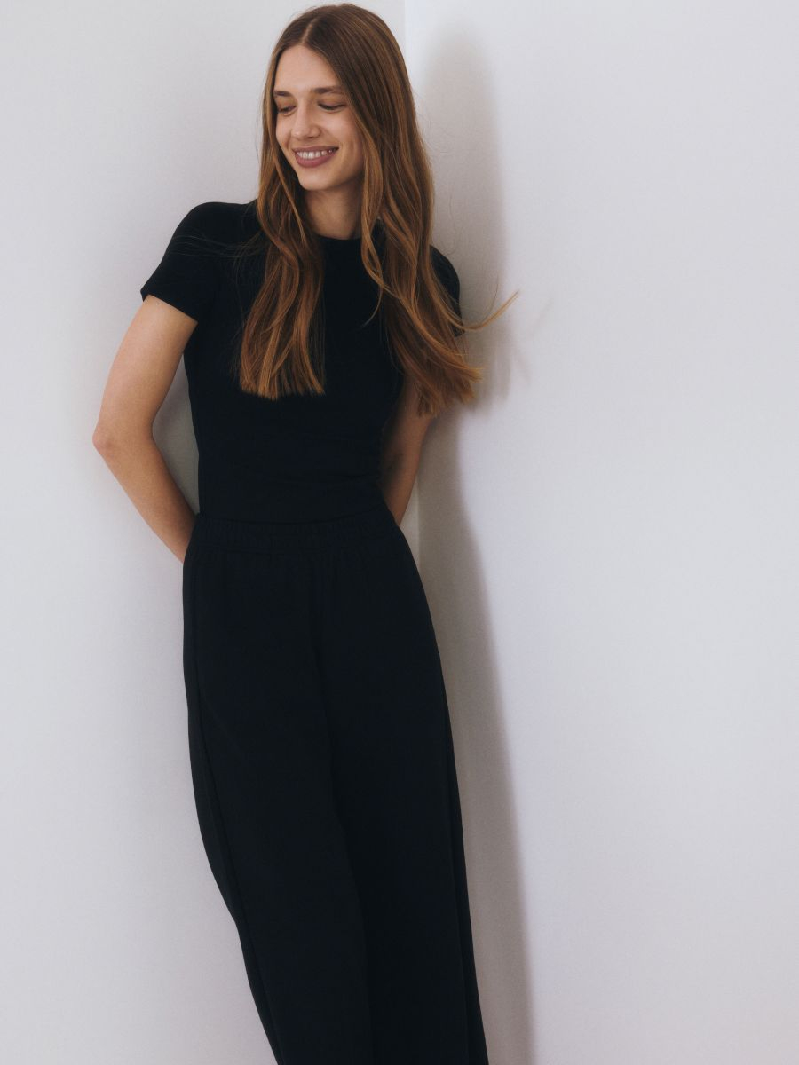 טי-שירט כותנה בגזרה צמודה. main product photo