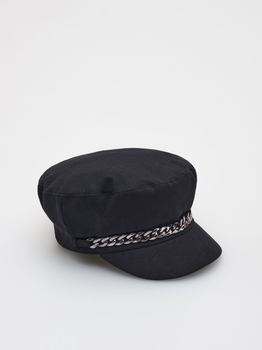 כובע בייקר עם שרשרת