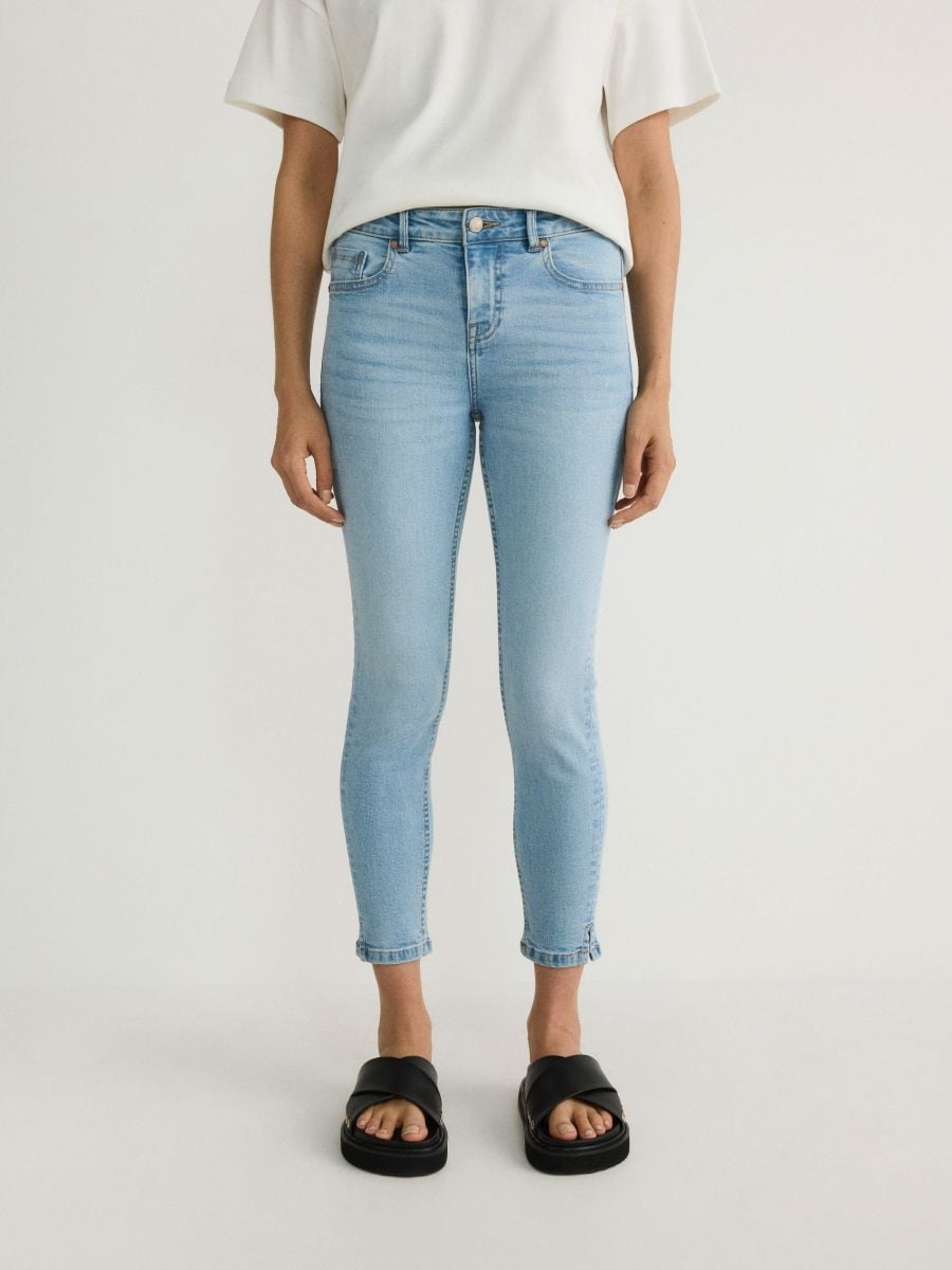 מכנסי ג'ינס בגזרת Slim