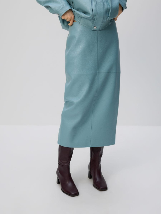 חצאית מידי עם שסע