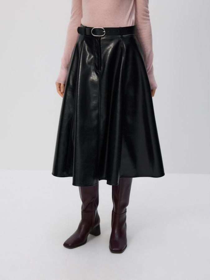 חצאית דמוי עור עם חגורה