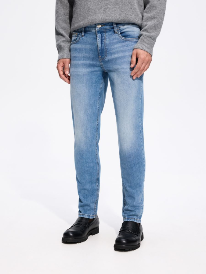 ג'ינס בגזרת Slim עם אפקט שטיפה