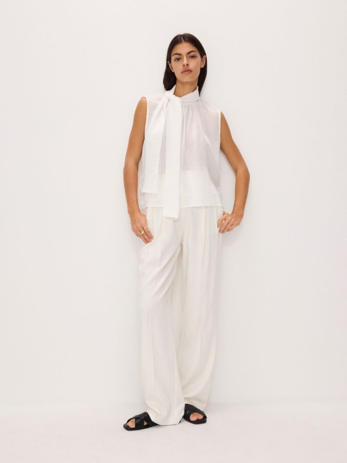 טופ אלגנטי עם צעיף