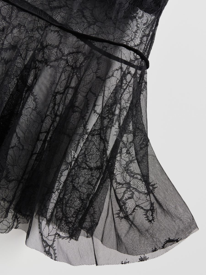 חצאית מידי עם תחרה