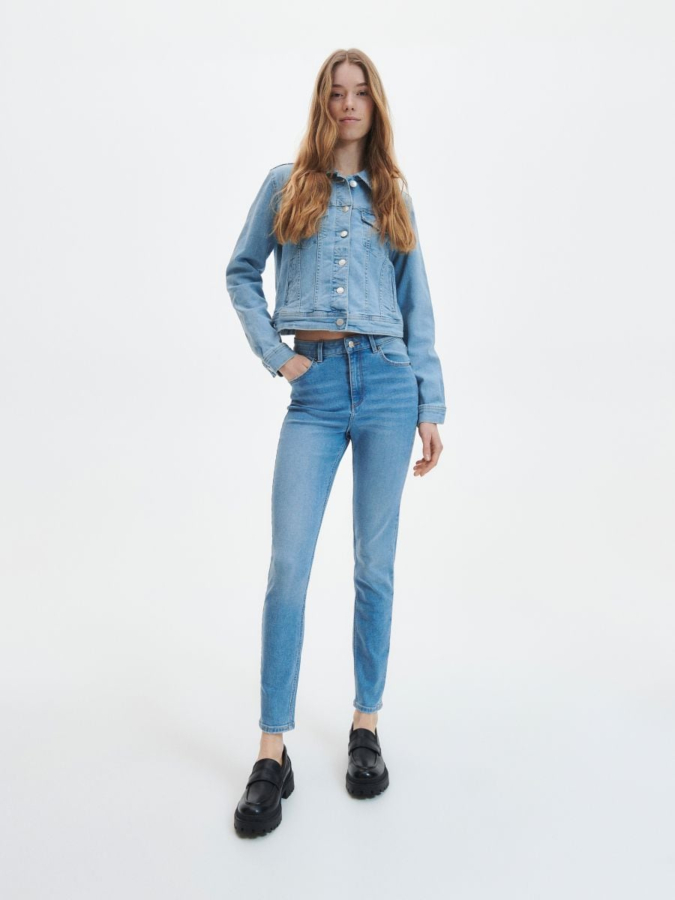 ג'ינס בגזרת SLIM FIT