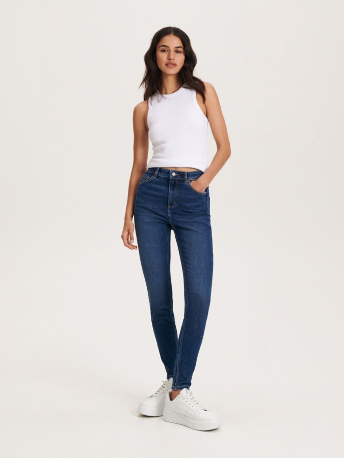 ג'ינס בגזרת SLIM FIT