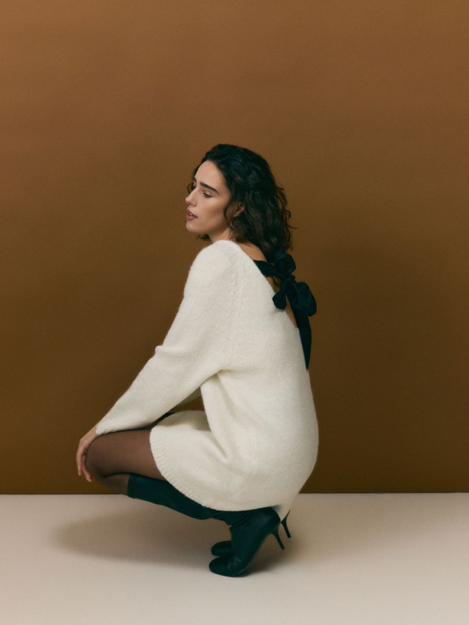 שמלה עם קשירה מאחור