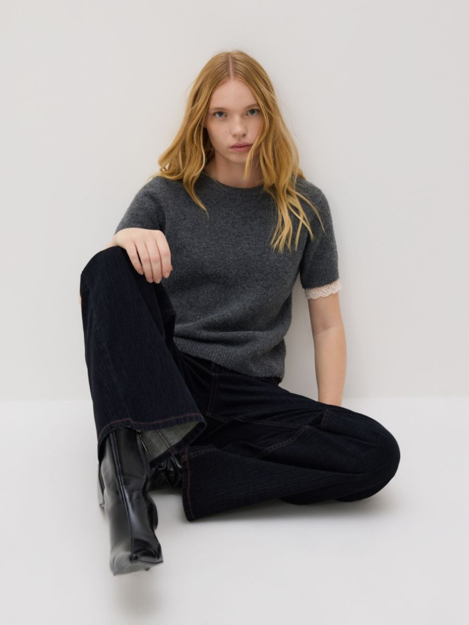 סריג שרוולים קצרים עם תחרה