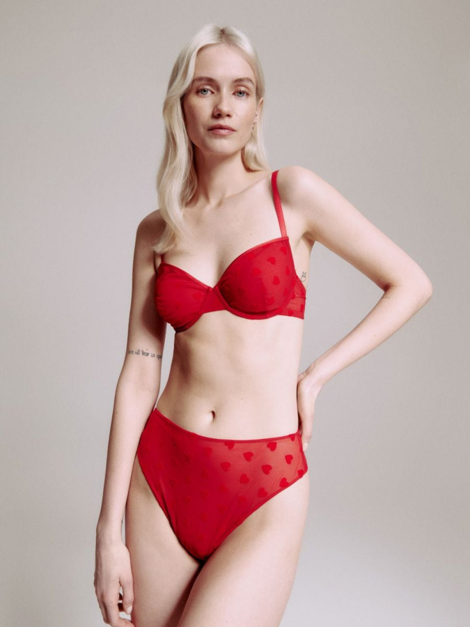 חזייה קלאסית עם כתפיות