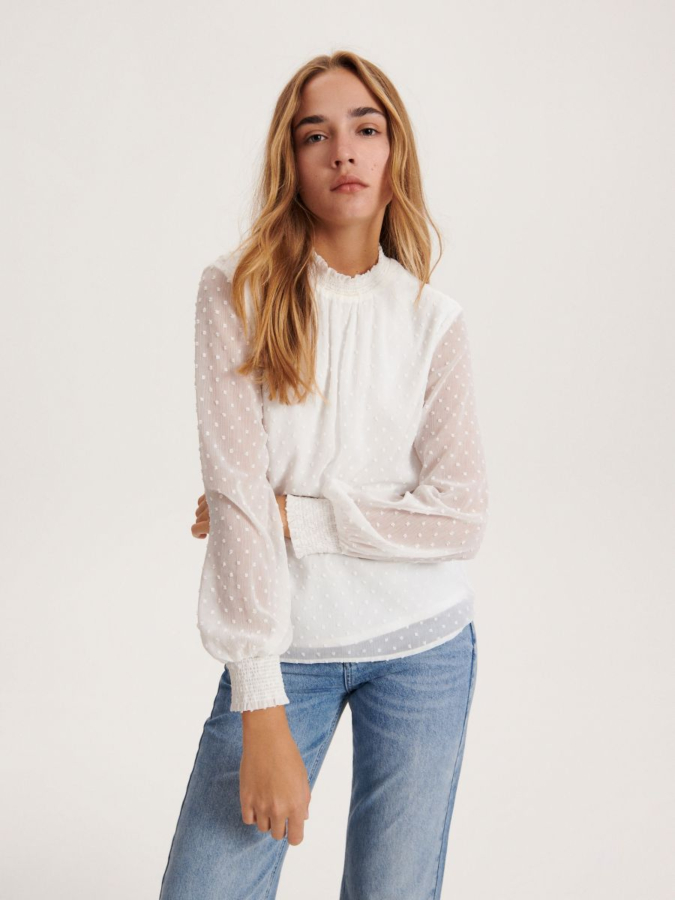 חולצה עם צווארון עומד