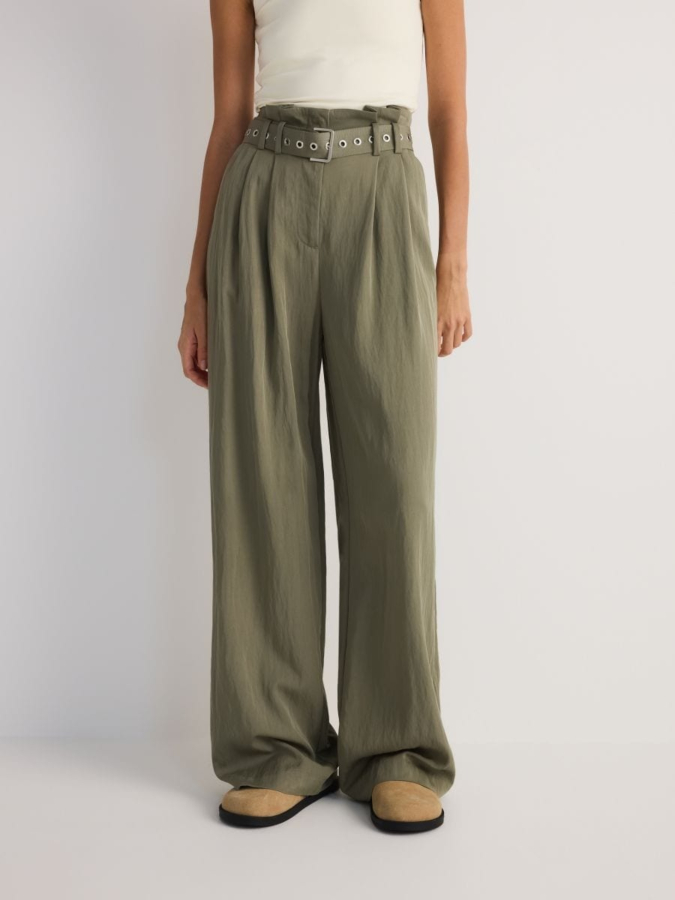 מכנסיים רחבים עם חגורה