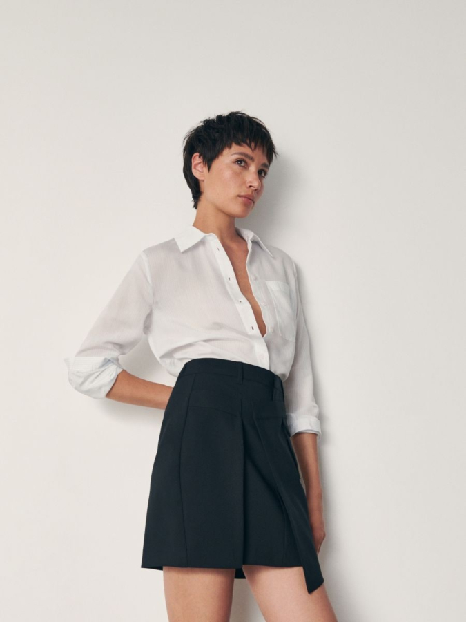 חצאית מיני שחורה