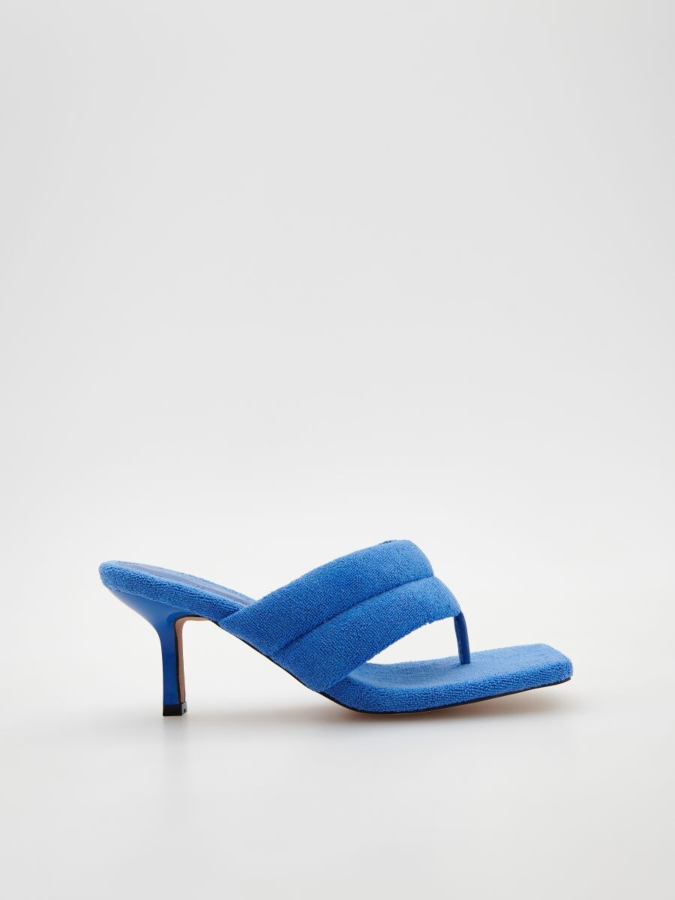 כפכפים עם עקב נמוך לנשים