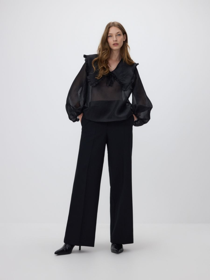 חולצה עם צווארון דקורטיבי