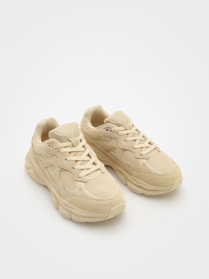 סניקרס עם תוספות זמש