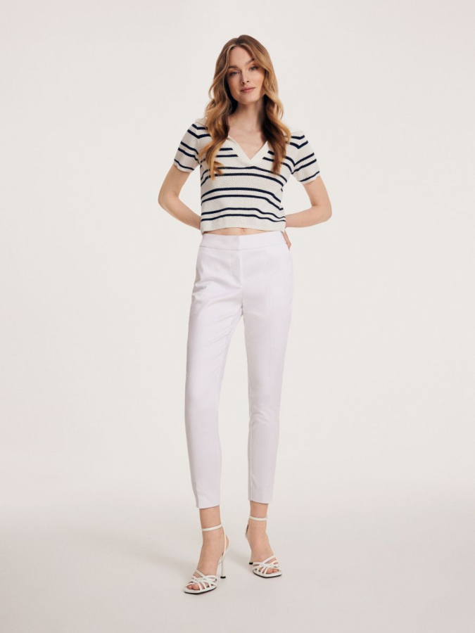 מכנסיים עם קפל מכופתר