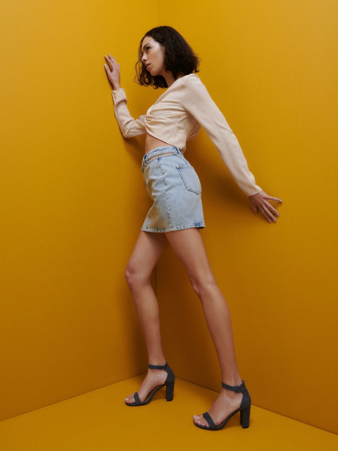 סנדלים עם עקב גבוה