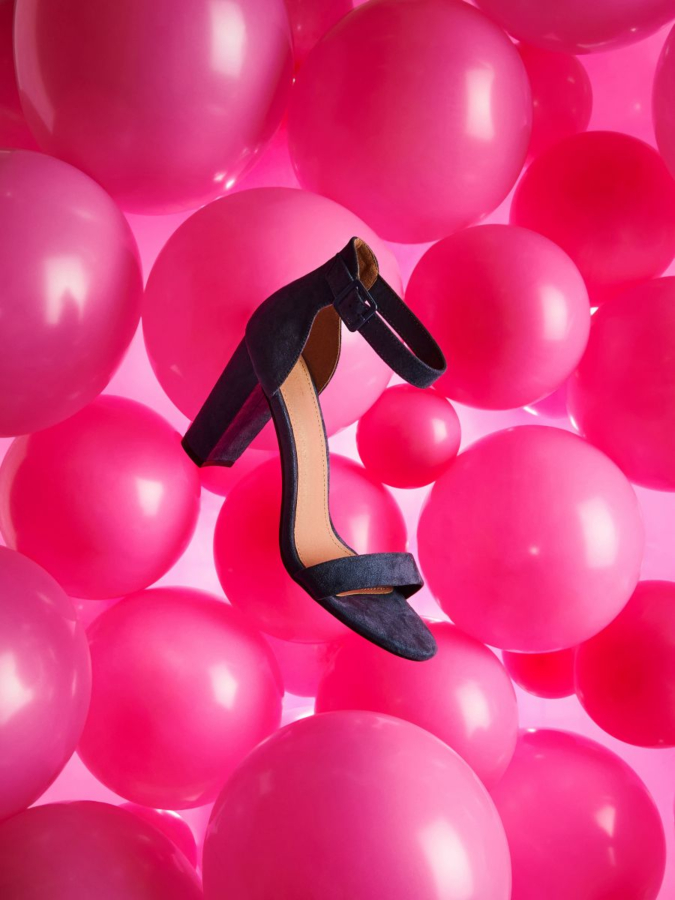 סנדלים עם עקב גבוה