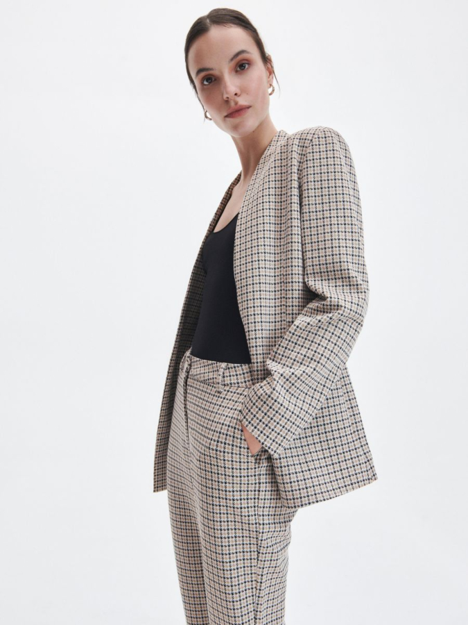 מכנסיים מחויטים בעיצוב משבצות