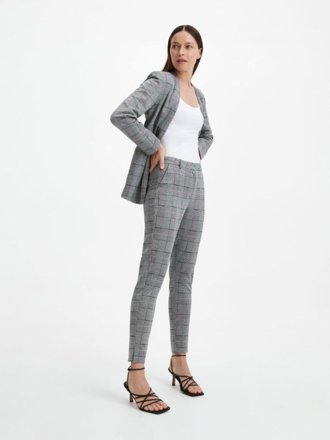 מכנסיים מחויטים בעיצוב משבצות