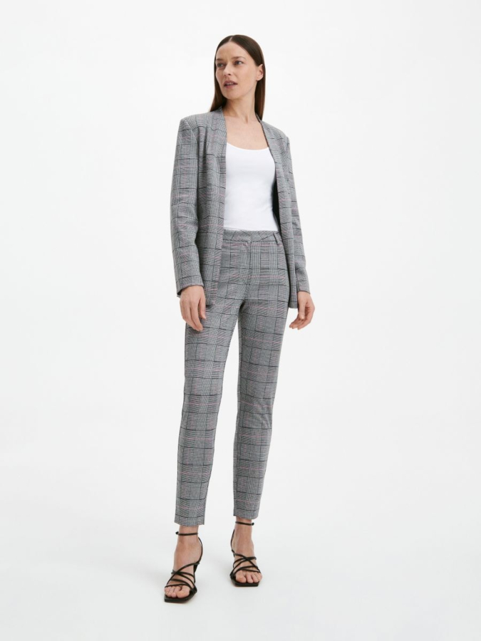 מכנסיים מחויטים בעיצוב משבצות