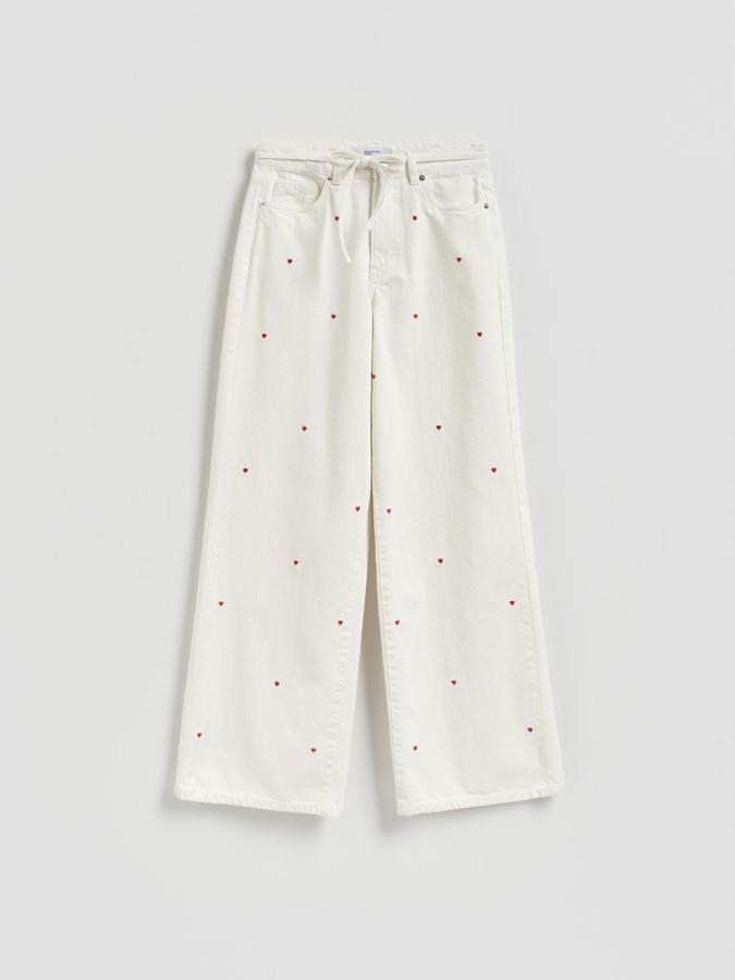 ג'ינס Wide leg עם רקמת לבבות