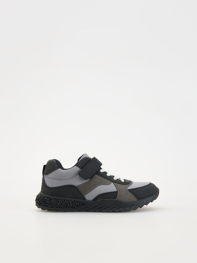 MEN`S TREKKING SHOES