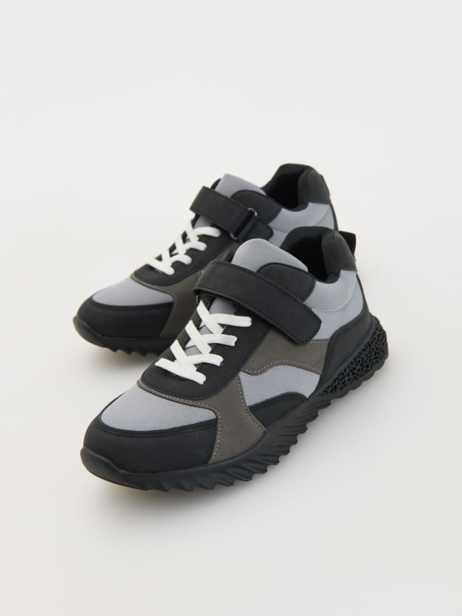 MEN`S TREKKING SHOES