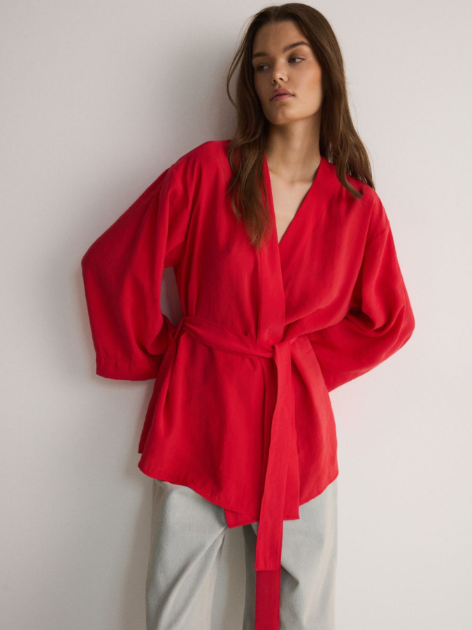 חולצת אוברסייז עם פרט קשירה