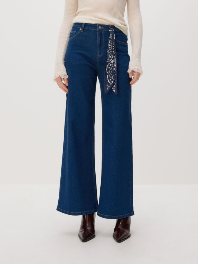 ג'ינס בגזרה רחבה עם בנדנה